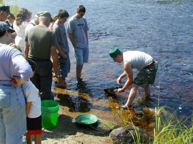 Images/bbq 2000 gold panning.jpg